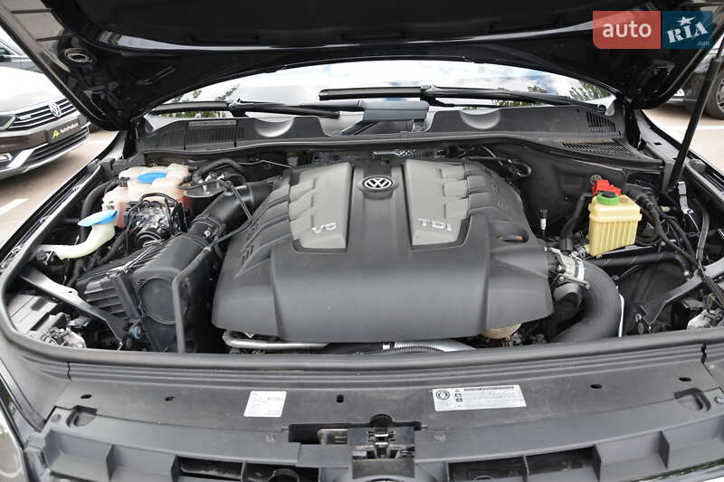Внедорожник / Кроссовер Volkswagen Touareg 2012 в Киеве