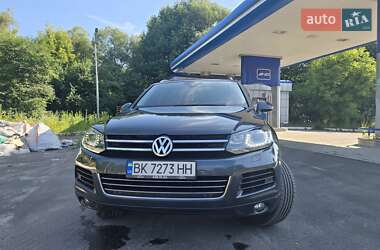 Внедорожник / Кроссовер Volkswagen Touareg 2014 в Дубно
