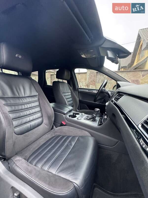 Внедорожник / Кроссовер Volkswagen Touareg 2016 в Ивано-Франковске