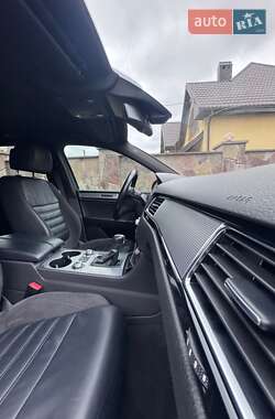 Внедорожник / Кроссовер Volkswagen Touareg 2016 в 