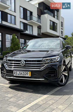 Внедорожник / Кроссовер Volkswagen Touareg 2019 в Ужгороде