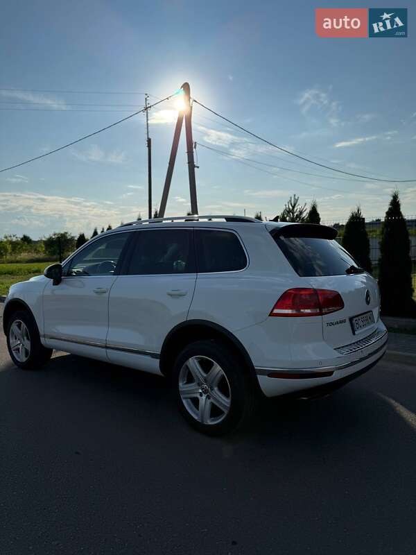 Внедорожник / Кроссовер Volkswagen Touareg 2014 в Буске