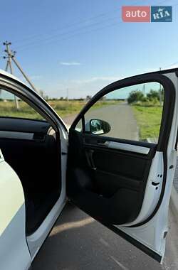 Внедорожник / Кроссовер Volkswagen Touareg 2014 в 