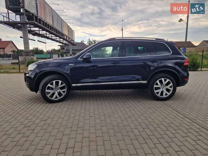 Позашляховик / Кросовер Volkswagen Touareg 2014 в Мукачевому