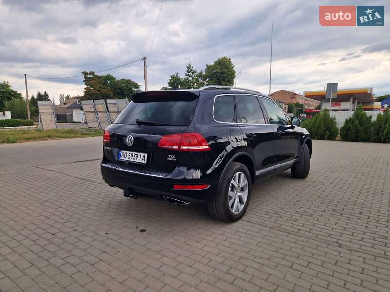 Позашляховик / Кросовер Volkswagen Touareg 2014 в Мукачевому