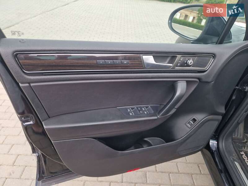 Позашляховик / Кросовер Volkswagen Touareg 2014 в Мукачевому