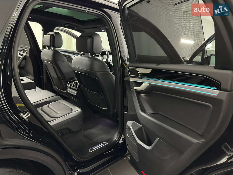 Внедорожник / Кроссовер Volkswagen Touareg 2019 в Казатине