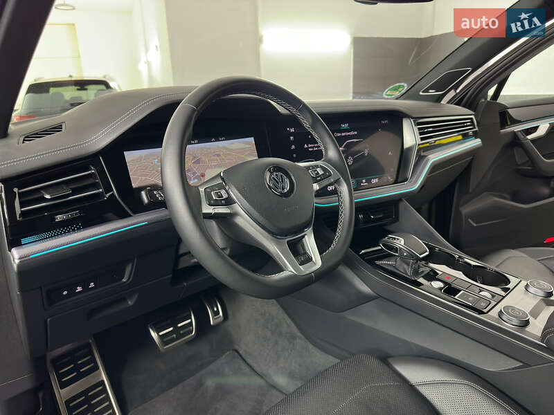 Внедорожник / Кроссовер Volkswagen Touareg 2019 в Казатине
