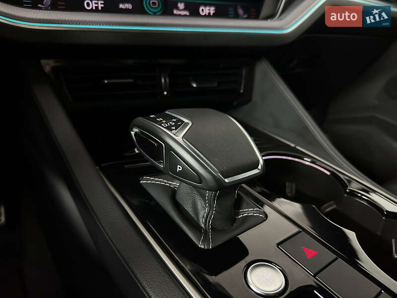 Внедорожник / Кроссовер Volkswagen Touareg 2019 в Казатине