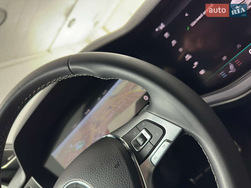 Внедорожник / Кроссовер Volkswagen Touareg 2019 в Казатине
