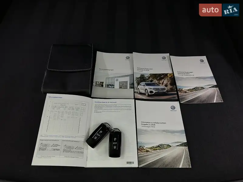 Внедорожник / Кроссовер Volkswagen Touareg 2019 в Казатине документ