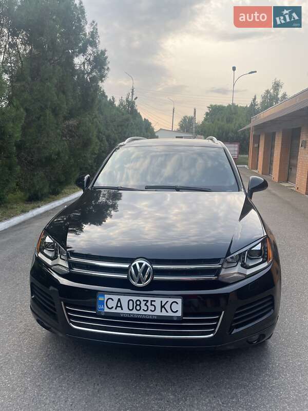 Позашляховик / Кросовер Volkswagen Touareg 2011 в Черкасах