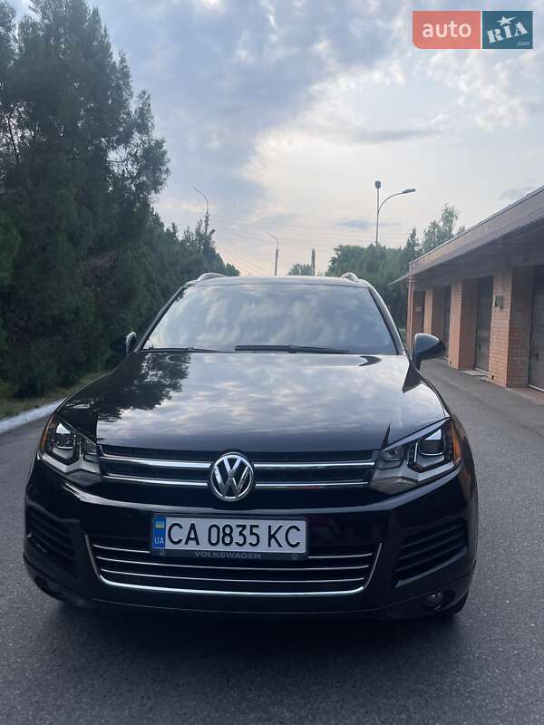 Позашляховик / Кросовер Volkswagen Touareg 2011 в Черкасах