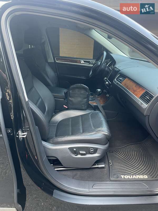 Позашляховик / Кросовер Volkswagen Touareg 2011 в Черкасах