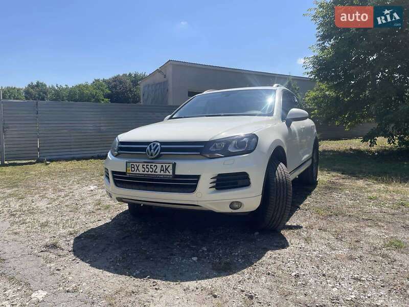 Позашляховик / Кросовер Volkswagen Touareg 2011 в Хмельницькому