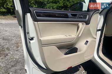 Позашляховик / Кросовер Volkswagen Touareg 2011 в 