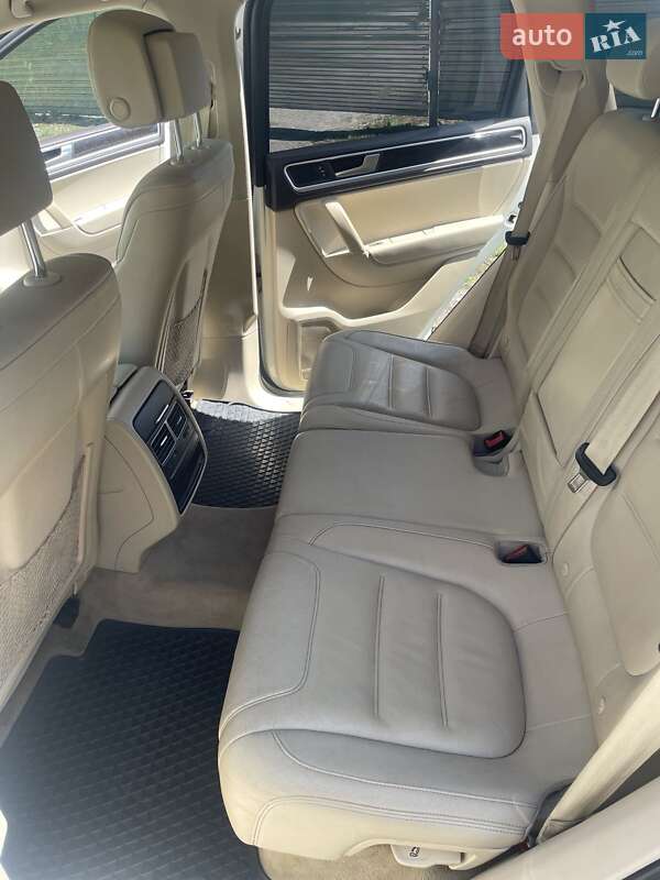 Позашляховик / Кросовер Volkswagen Touareg 2011 в Хмельницькому