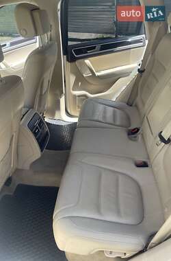 Позашляховик / Кросовер Volkswagen Touareg 2011 в 