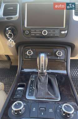 Позашляховик / Кросовер Volkswagen Touareg 2011 в 