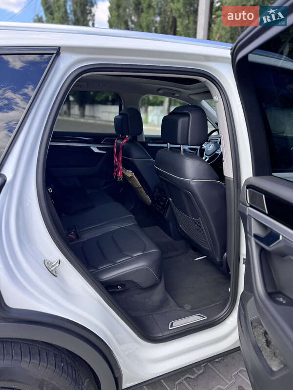 Внедорожник / Кроссовер Volkswagen Touareg 2018 в Киеве