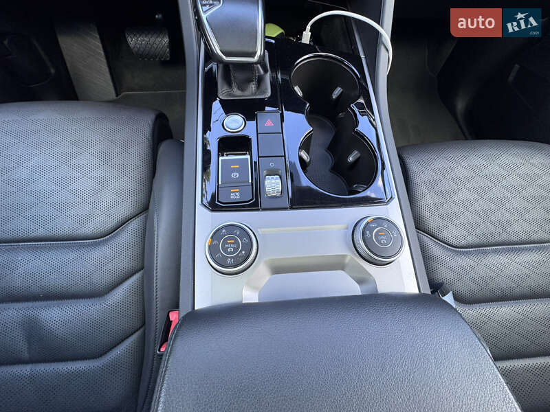 Внедорожник / Кроссовер Volkswagen Touareg 2018 в Киеве