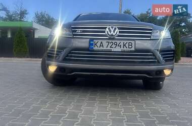 Позашляховик / Кросовер Volkswagen Touareg 2016 в 