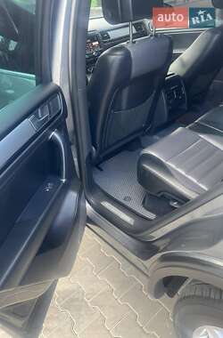 Позашляховик / Кросовер Volkswagen Touareg 2016 в 
