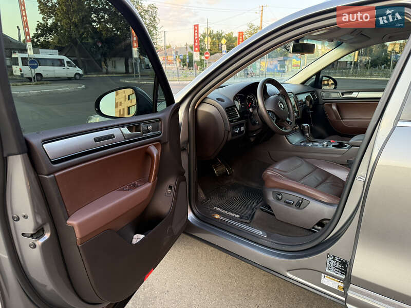 Внедорожник / Кроссовер Volkswagen Touareg 2013 в Одессе