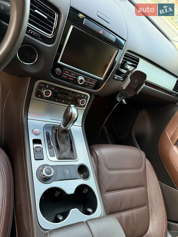 Внедорожник / Кроссовер Volkswagen Touareg 2013 в Одессе