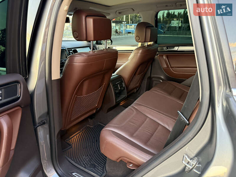 Внедорожник / Кроссовер Volkswagen Touareg 2013 в Одессе