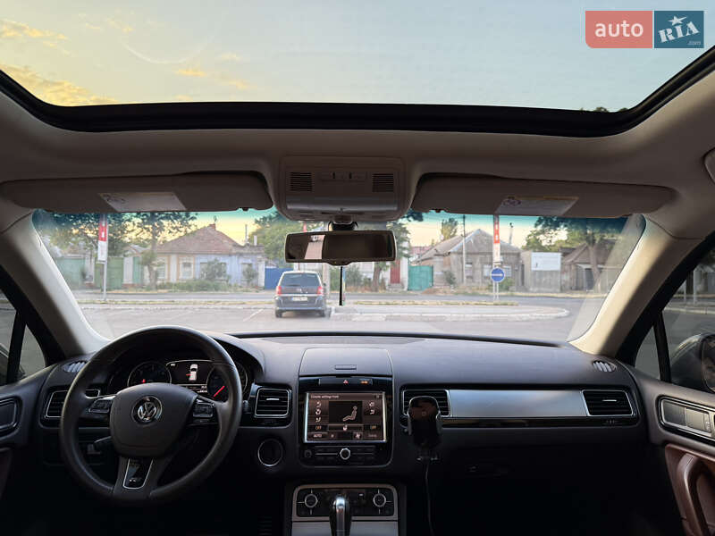 Внедорожник / Кроссовер Volkswagen Touareg 2013 в Одессе