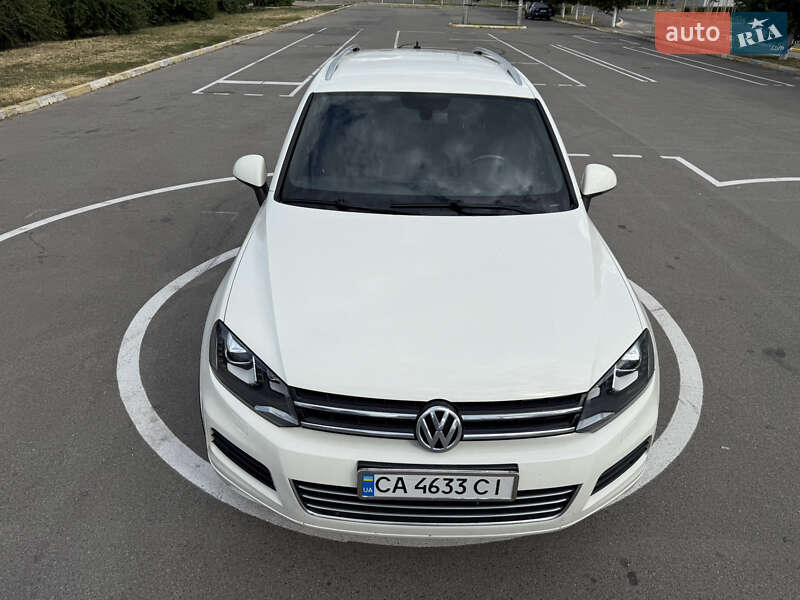 Внедорожник / Кроссовер Volkswagen Touareg 2011 в Киеве