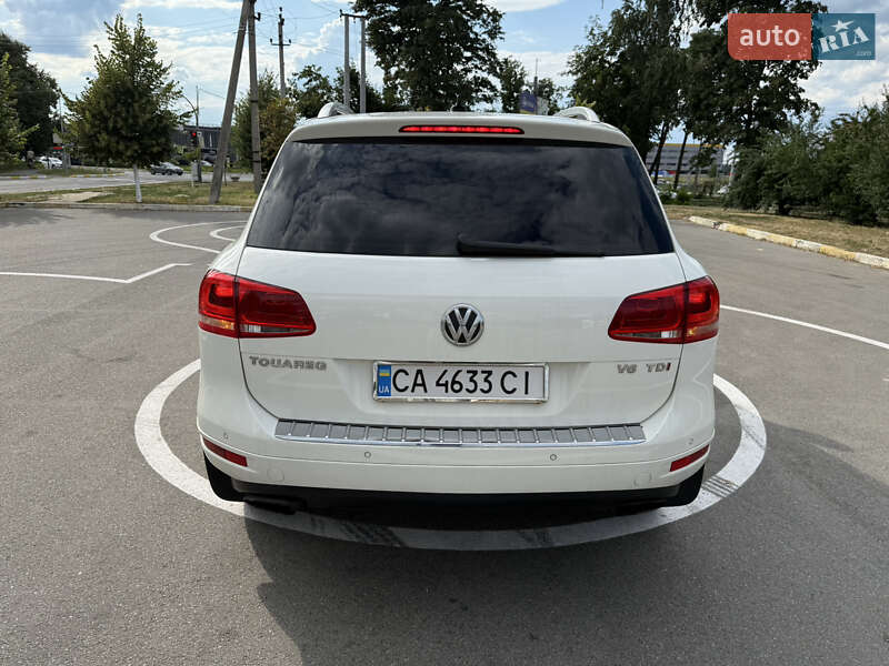 Внедорожник / Кроссовер Volkswagen Touareg 2011 в Киеве