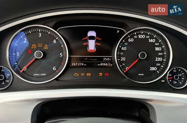 Внедорожник / Кроссовер Volkswagen Touareg 2011 в 