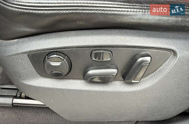 Внедорожник / Кроссовер Volkswagen Touareg 2011 в 