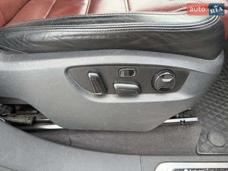 Внедорожник / Кроссовер Volkswagen Touareg 2011 в Киеве