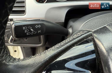 Внедорожник / Кроссовер Volkswagen Touareg 2011 в 