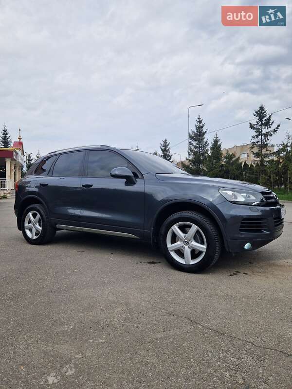 Внедорожник / Кроссовер Volkswagen Touareg 2012 в Тернополе