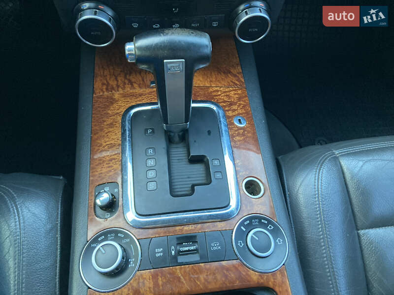 Позашляховик / Кросовер Volkswagen Touareg 2006 в Луцьку