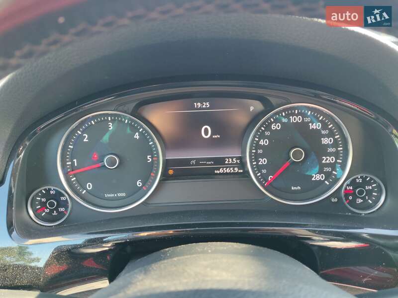 Внедорожник / Кроссовер Volkswagen Touareg 2011 в Тернополе