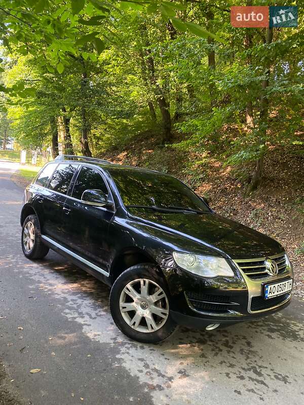 Позашляховик / Кросовер Volkswagen Touareg 2008 в Тячеві