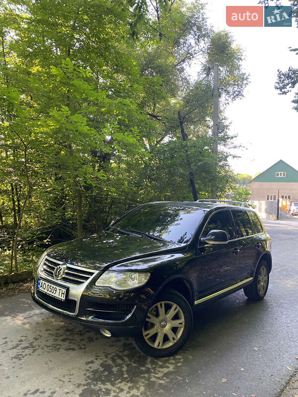 Позашляховик / Кросовер Volkswagen Touareg 2008 в Тячеві