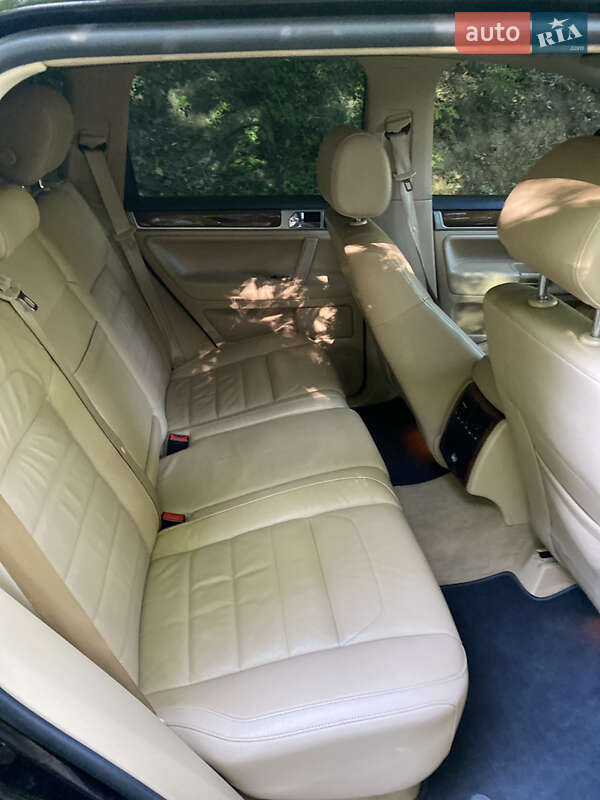 Позашляховик / Кросовер Volkswagen Touareg 2008 в Тячеві