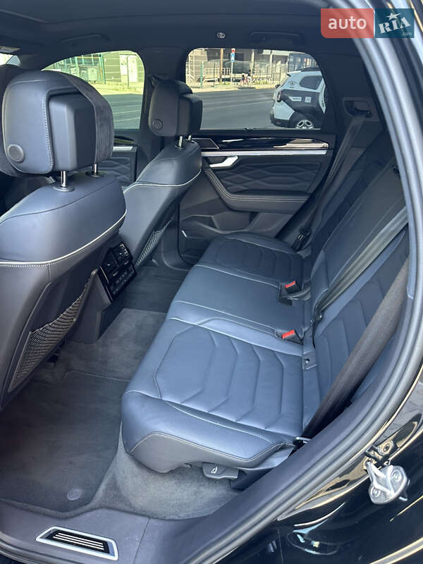 Внедорожник / Кроссовер Volkswagen Touareg 2024 в Запорожье