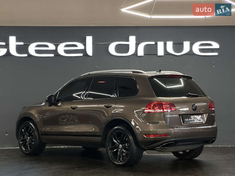 Внедорожник / Кроссовер Volkswagen Touareg 2012 в Николаеве