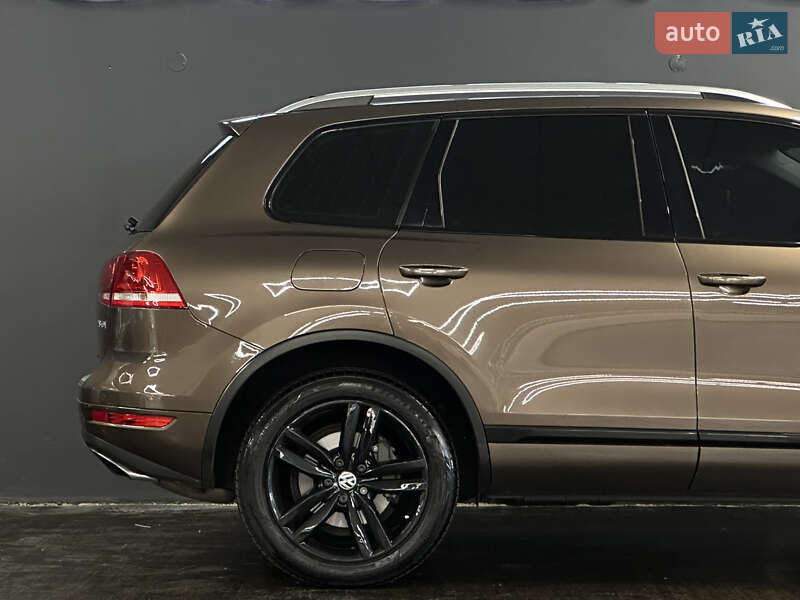 Внедорожник / Кроссовер Volkswagen Touareg 2012 в Николаеве