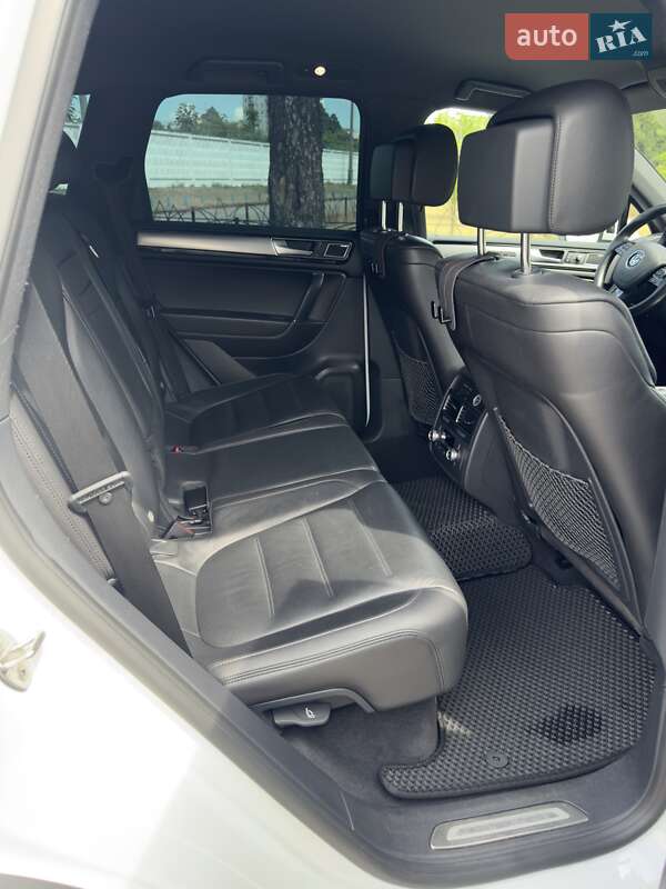 Внедорожник / Кроссовер Volkswagen Touareg 2017 в Киеве