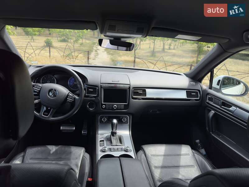 Внедорожник / Кроссовер Volkswagen Touareg 2017 в Киеве