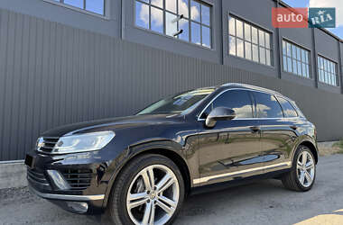 Внедорожник / Кроссовер Volkswagen Touareg 2015 в 
