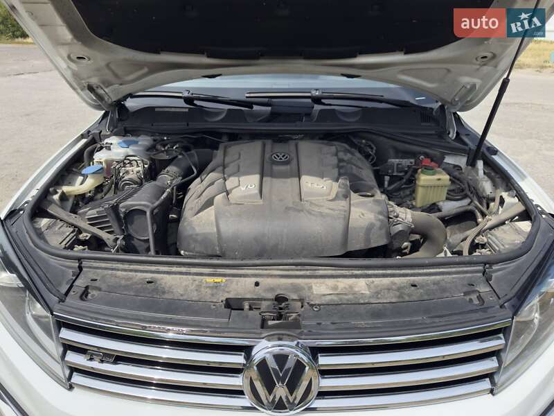 Внедорожник / Кроссовер Volkswagen Touareg 2017 в Киеве